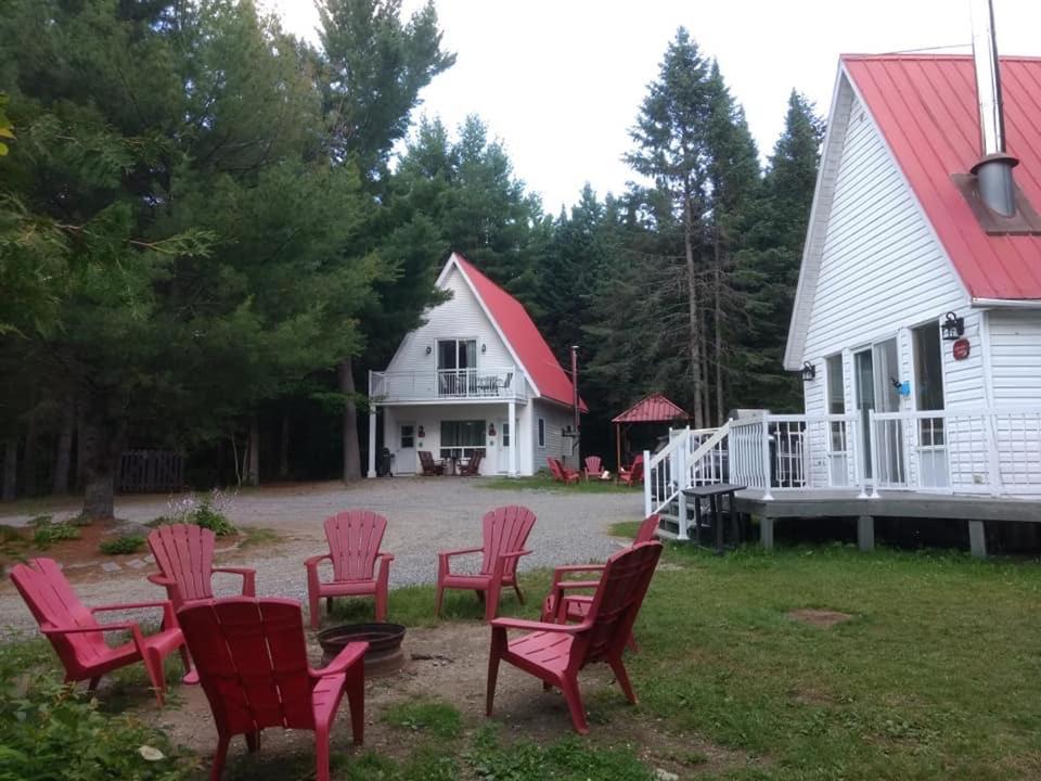 Camping Chalets Spas Pignons Rouges Saint Romain Екстериор снимка